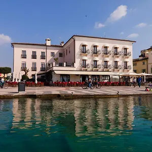 https://hotel-miralago.hotelinveneto.com